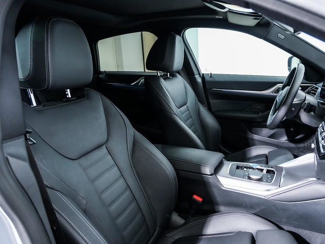 BMW i4 eDrive40 color Gris. Año 2024. 250KW(340CV). Eléctrico. En concesionario Oliva Motor Tarragona de Tarragona