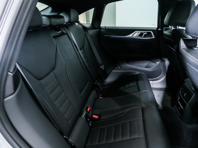 BMW i4 eDrive40 color Gris. Año 2024. 250KW(340CV). Eléctrico. En concesionario Oliva Motor Tarragona de Tarragona