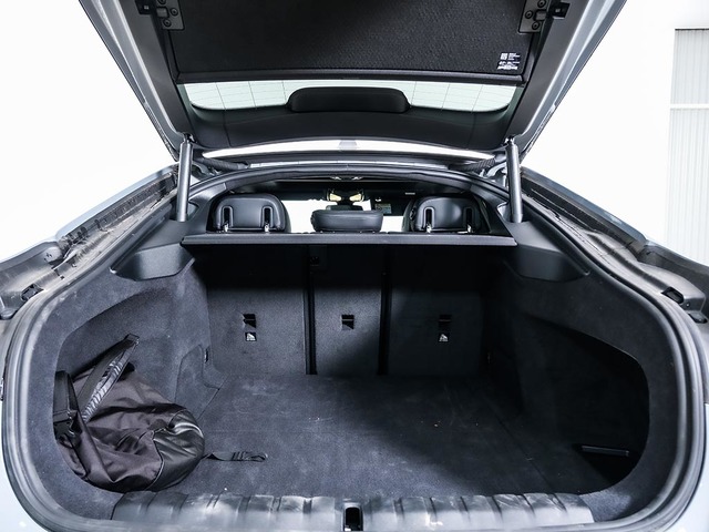 BMW i4 eDrive40 color Gris. Año 2024. 250KW(340CV). Eléctrico. En concesionario Oliva Motor Tarragona de Tarragona