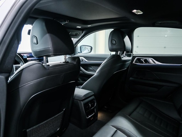 BMW i4 eDrive40 color Gris. Año 2024. 250KW(340CV). Eléctrico. En concesionario Oliva Motor Tarragona de Tarragona