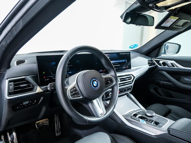 BMW i4 eDrive40 color Gris. Año 2024. 250KW(340CV). Eléctrico. En concesionario Oliva Motor Tarragona de Tarragona