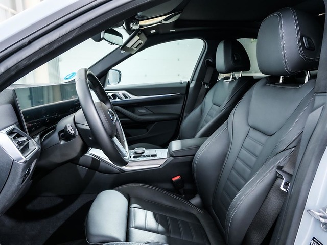 BMW i4 eDrive40 color Gris. Año 2024. 250KW(340CV). Eléctrico. En concesionario Oliva Motor Tarragona de Tarragona