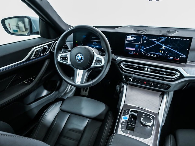 BMW i4 eDrive40 color Gris. Año 2024. 250KW(340CV). Eléctrico. En concesionario Oliva Motor Tarragona de Tarragona