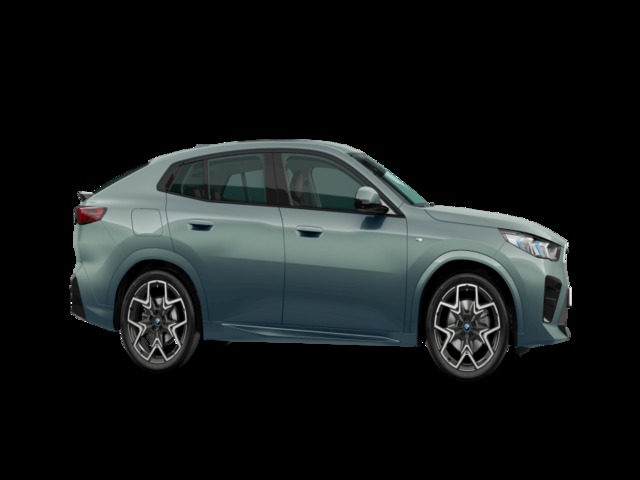 BMW iX2 xDrive30 color Verde. Año 2024. 230KW(313CV). Eléctrico. En concesionario Marmotor de Las Palmas