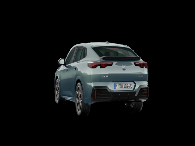 BMW iX2 xDrive30 color Verde. Año 2024. 230KW(313CV). Eléctrico. En concesionario Marmotor de Las Palmas