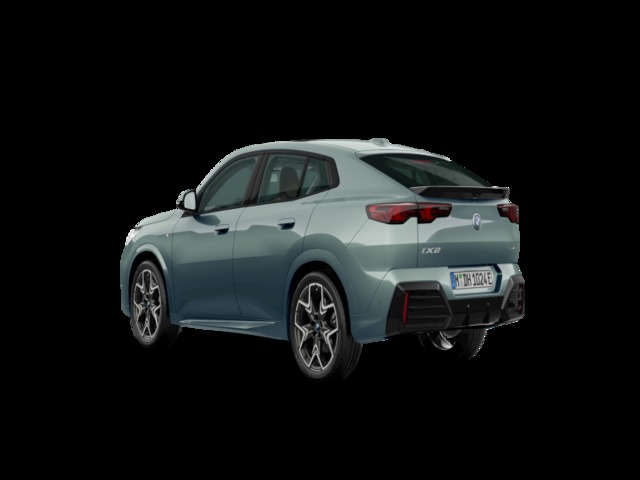 BMW iX2 xDrive30 color Verde. Año 2024. 230KW(313CV). Eléctrico. En concesionario Marmotor de Las Palmas