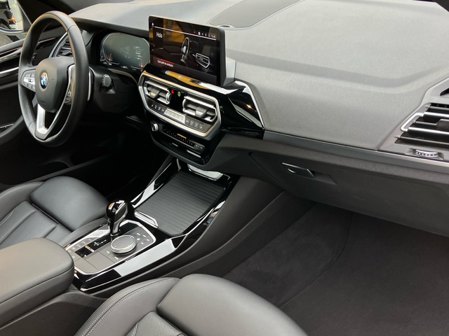 BMW X3 xDrive20d color Gris. Año 2022. 140KW(190CV). Diésel. En concesionario Bernesga Motor León (Bmw y Mini) de León