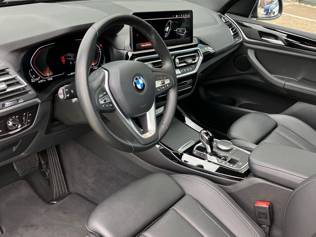 BMW X3 xDrive20d color Gris. Año 2022. 140KW(190CV). Diésel. En concesionario Bernesga Motor León (Bmw y Mini) de León