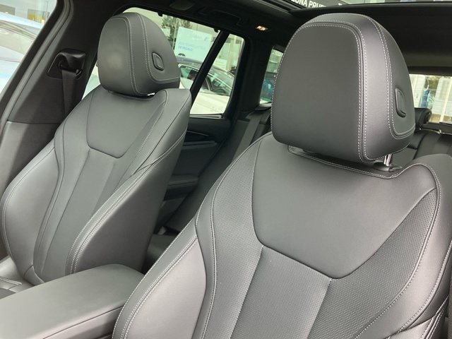 BMW X3 xDrive20d color Gris. Año 2022. 140KW(190CV). Diésel. En concesionario Bernesga Motor León (Bmw y Mini) de León