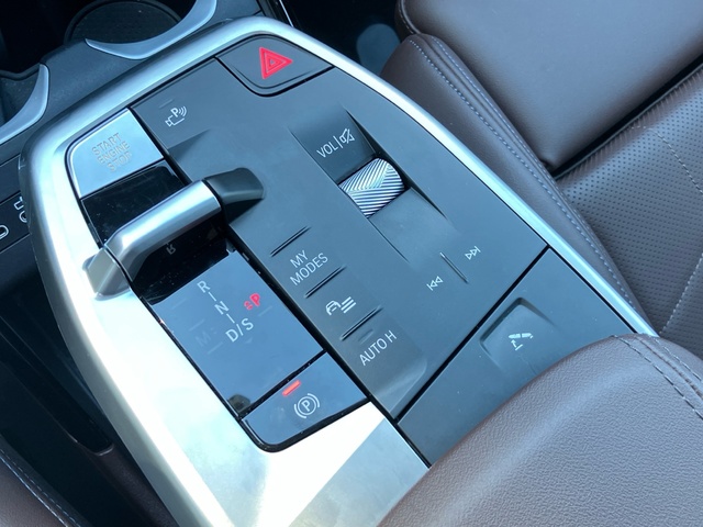 BMW X1 sDrive18d color Azul. Año 2025. 110KW(150CV). Diésel. En concesionario Bernesga Motor León (Bmw y Mini) de León