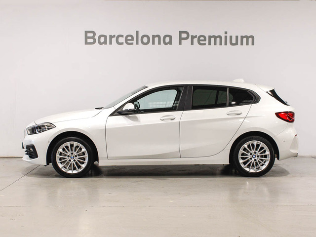 BMW Serie 1 118i color Blanco. Año 2024. 103KW(140CV). Gasolina. En concesionario Barcelona Premium -- GRAN VIA de Barcelona