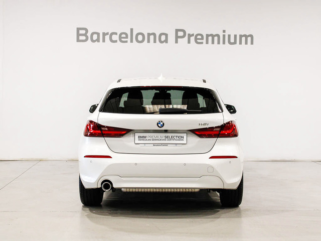 BMW Serie 1 118i color Blanco. Año 2024. 103KW(140CV). Gasolina. En concesionario Barcelona Premium -- GRAN VIA de Barcelona