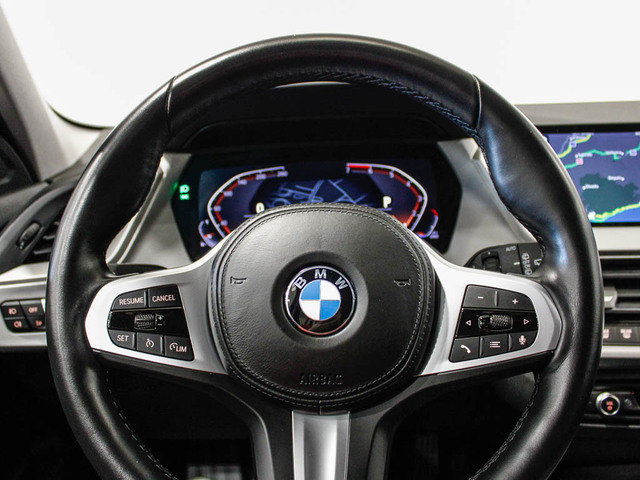 BMW Serie 1 118i color Blanco. Año 2024. 103KW(140CV). Gasolina. En concesionario Barcelona Premium -- GRAN VIA de Barcelona