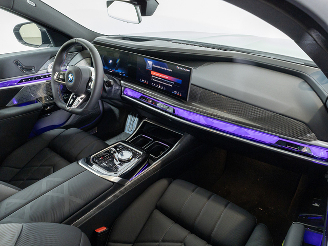 BMW Serie 7 M760e color Gris. Año 2025. 420KW(571CV). Híbrido Electro/Gasolina. En concesionario Oliva Motor Girona de Girona