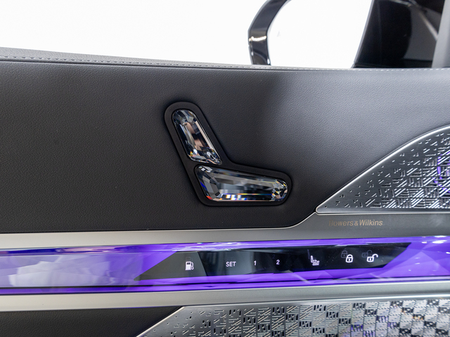 BMW Serie 7 M760e color Gris. Año 2025. 420KW(571CV). Híbrido Electro/Gasolina. En concesionario Oliva Motor Girona de Girona