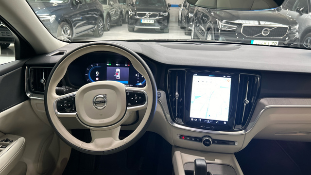 Foto 12 Volvo V60 B4 D Plus Dark Auto 145 kW (197 CV)