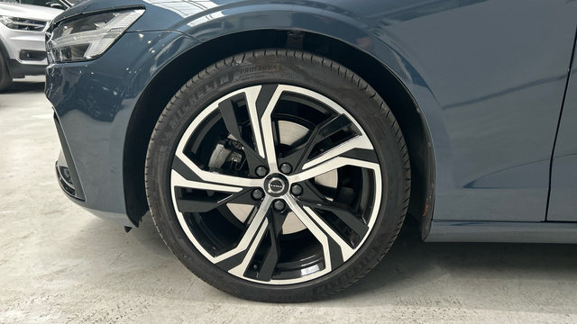 Foto 15 Volvo V60 B4 D Plus Dark Auto 145 kW (197 CV)