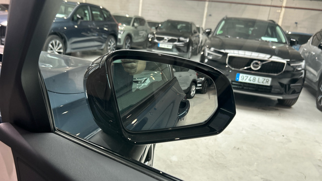 Foto 19 Volvo V60 B4 D Plus Dark Auto 145 kW (197 CV)