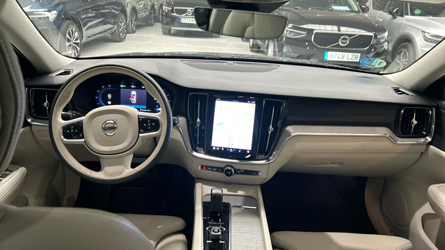 Foto 22 Volvo V60 B4 D Plus Dark Auto 145 kW (197 CV)