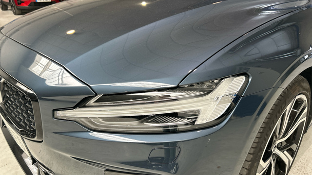 Foto 30 Volvo V60 B4 D Plus Dark Auto 145 kW (197 CV)