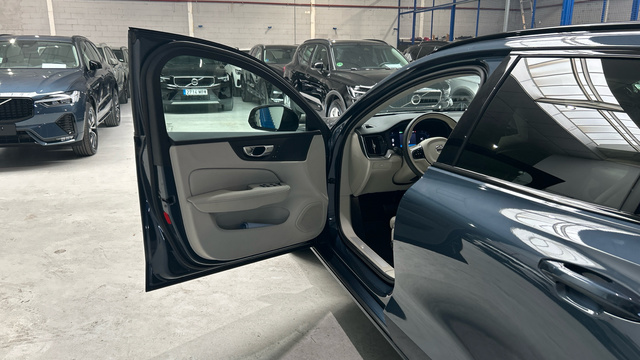 Foto 40 Volvo V60 B4 D Plus Dark Auto 145 kW (197 CV)