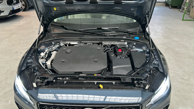 Foto 49 Volvo V60 B4 D Plus Dark Auto 145 kW (197 CV)