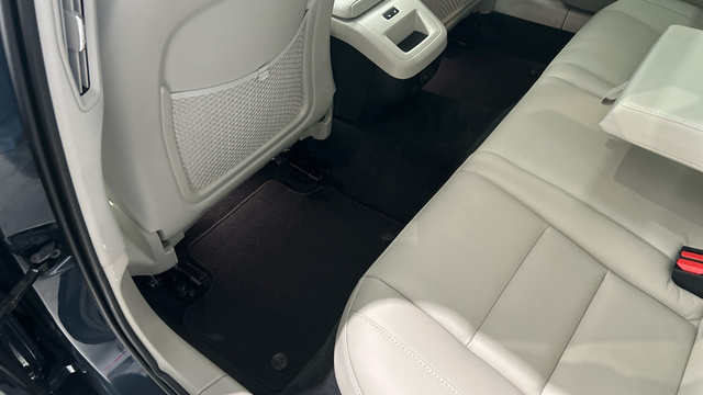 Foto 50 Volvo V60 B4 D Plus Dark Auto 145 kW (197 CV)