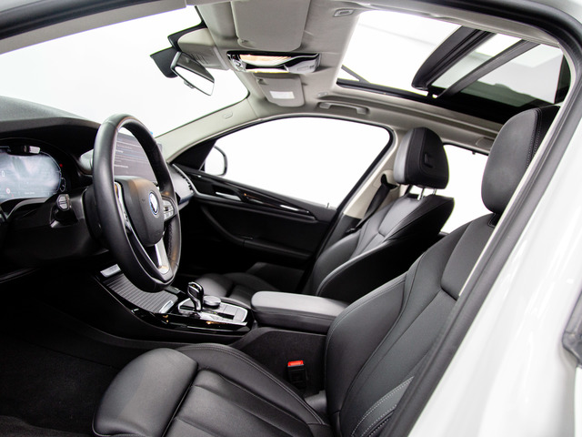 BMW X3 xDrive30e color Blanco. Año 2024. 215KW(292CV). Híbrido Electro/Gasolina. En concesionario Móvil Begar Alicante de Alicante