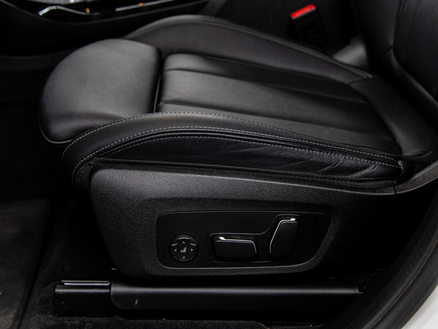 BMW X3 xDrive30e color Blanco. Año 2024. 215KW(292CV). Híbrido Electro/Gasolina. En concesionario Móvil Begar Alicante de Alicante