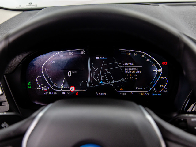 BMW X3 xDrive30e color Blanco. Año 2024. 215KW(292CV). Híbrido Electro/Gasolina. En concesionario Móvil Begar Alicante de Alicante