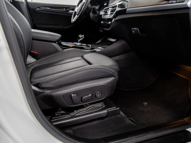 BMW X3 xDrive30e color Blanco. Año 2024. 215KW(292CV). Híbrido Electro/Gasolina. En concesionario Móvil Begar Alicante de Alicante