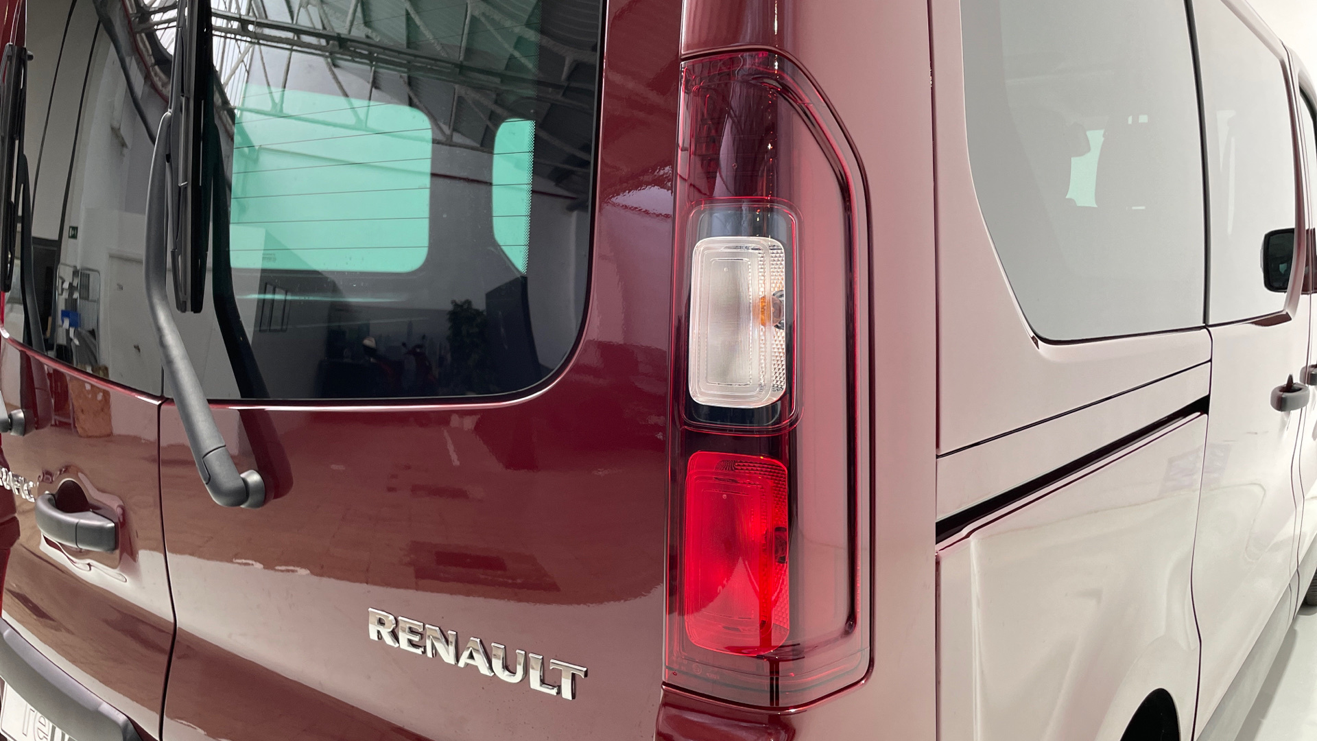 Renault Trafic dCi 110 Combi Mixto en Barcelona