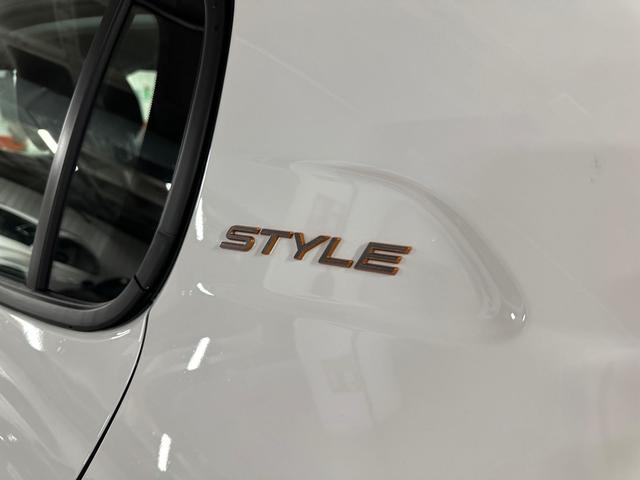 Foto 25 Peugeot 208 Style Hybrid 110 eDCS6 81 kW (110 CV)