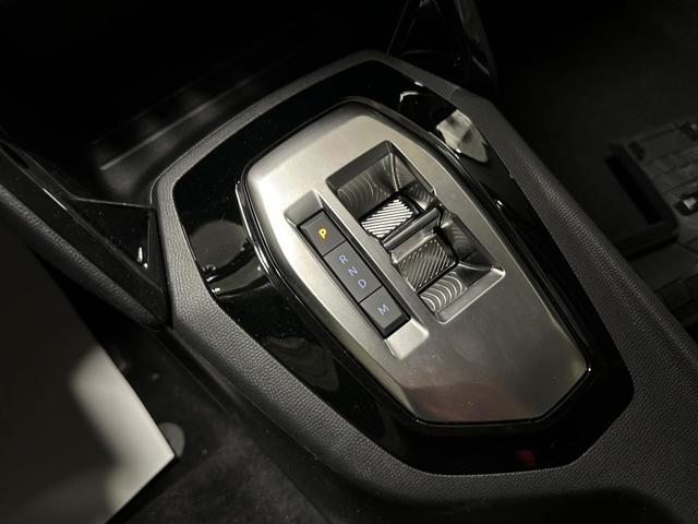 Foto 19 Peugeot 208 Style Hybrid 110 eDCS6 81 kW (110 CV)