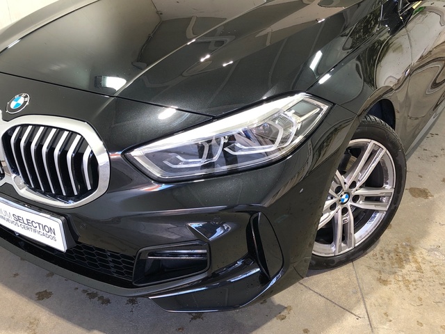 BMW Serie 1 118d color Negro. Año 2022. 110KW(150CV). Diésel. En concesionario Movilnorte El Plantio de Madrid