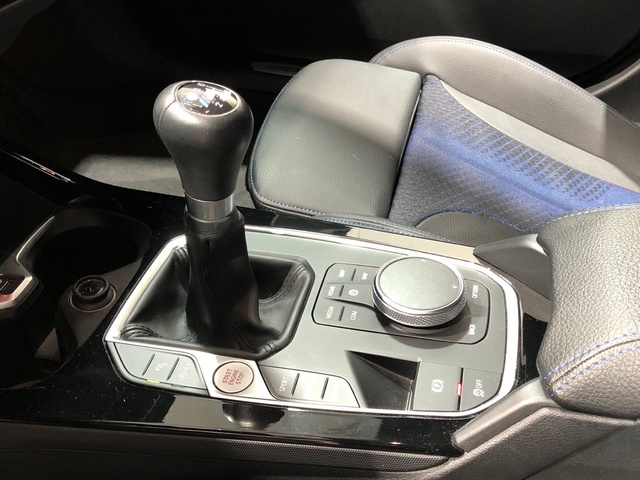 BMW Serie 1 118d color Negro. Año 2022. 110KW(150CV). Diésel. En concesionario Movilnorte El Plantio de Madrid