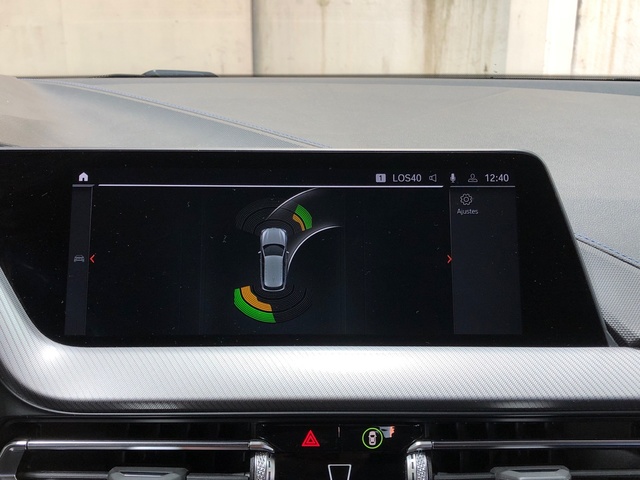 BMW Serie 1 118d color Negro. Año 2022. 110KW(150CV). Diésel. En concesionario Movilnorte El Plantio de Madrid