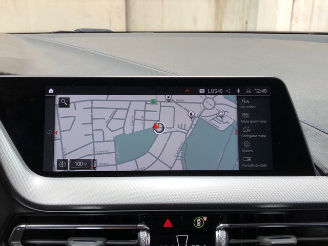 BMW Serie 1 118d color Negro. Año 2022. 110KW(150CV). Diésel. En concesionario Movilnorte El Plantio de Madrid