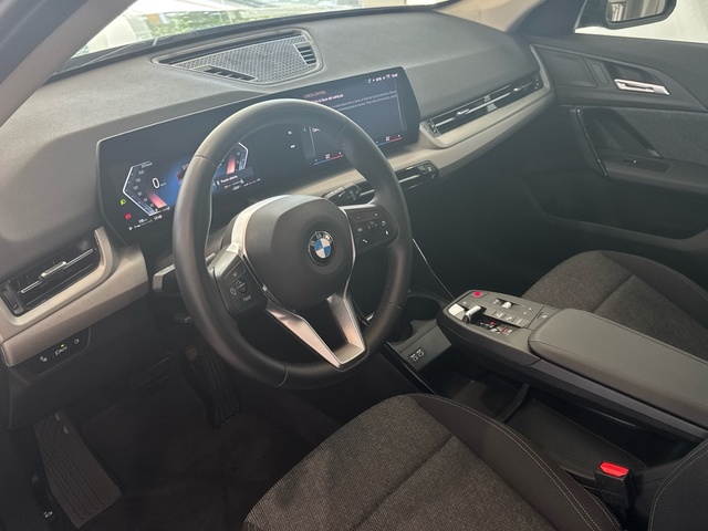 BMW X1 sDrive20i color Negro. Año 2025. 125KW(170CV). Gasolina. En concesionario Burgocar (Bmw y Mini) de Burgos