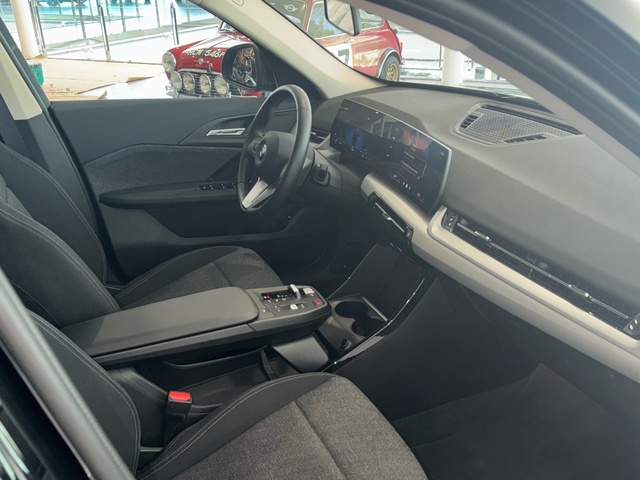 BMW X1 sDrive20i color Negro. Año 2025. 125KW(170CV). Gasolina. En concesionario Burgocar (Bmw y Mini) de Burgos