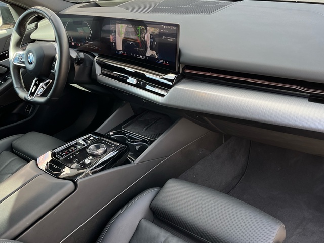 BMW Serie 5 520d Touring color Negro. Año 2025. 145KW(197CV). Diésel. En concesionario CARTAGENA PREMIUM S.L. de Murcia