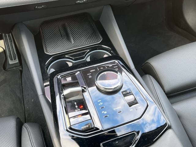 BMW Serie 5 520d Touring color Negro. Año 2025. 145KW(197CV). Diésel. En concesionario CARTAGENA PREMIUM S.L. de Murcia