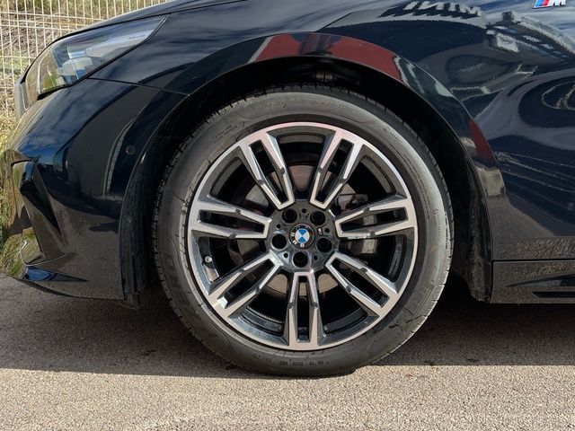 BMW Serie 5 520d Touring color Negro. Año 2025. 145KW(197CV). Diésel. En concesionario CARTAGENA PREMIUM S.L. de Murcia