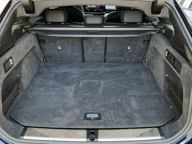 BMW Serie 5 520d Touring color Negro. Año 2025. 145KW(197CV). Diésel. En concesionario CARTAGENA PREMIUM S.L. de Murcia