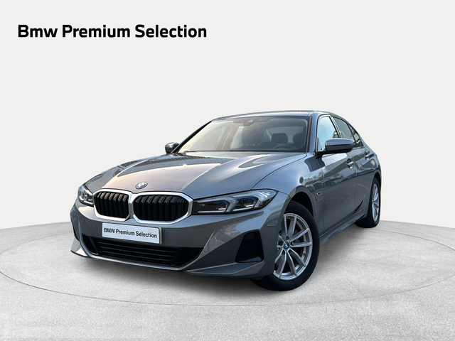 BMW Serie 3 320e color Gris. Año 2024. 150KW(204CV). Híbrido Electro/Gasolina. En concesionario Ilbira Motor | Granada de Granada