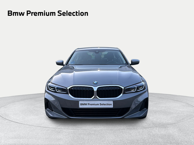 BMW Serie 3 320e color Gris. Año 2024. 150KW(204CV). Híbrido Electro/Gasolina. En concesionario Ilbira Motor | Granada de Granada