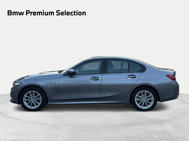 BMW Serie 3 320e color Gris. Año 2024. 150KW(204CV). Híbrido Electro/Gasolina. En concesionario Ilbira Motor | Granada de Granada