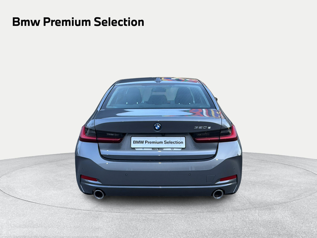 BMW Serie 3 320e color Gris. Año 2024. 150KW(204CV). Híbrido Electro/Gasolina. En concesionario Ilbira Motor | Granada de Granada