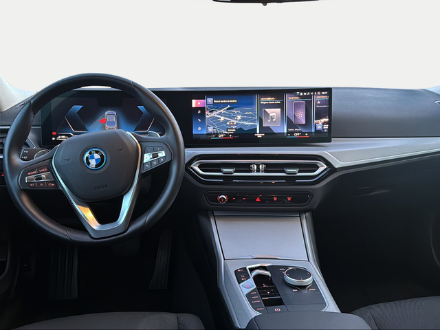 BMW Serie 3 320e color Gris. Año 2024. 150KW(204CV). Híbrido Electro/Gasolina. En concesionario Ilbira Motor | Granada de Granada