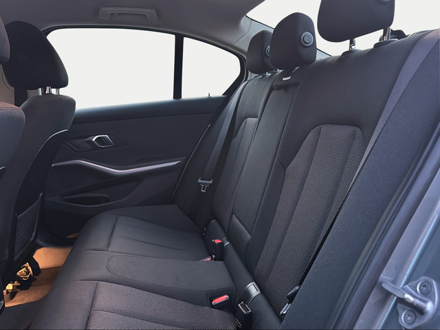 BMW Serie 3 320e color Gris. Año 2024. 150KW(204CV). Híbrido Electro/Gasolina. En concesionario Ilbira Motor | Granada de Granada